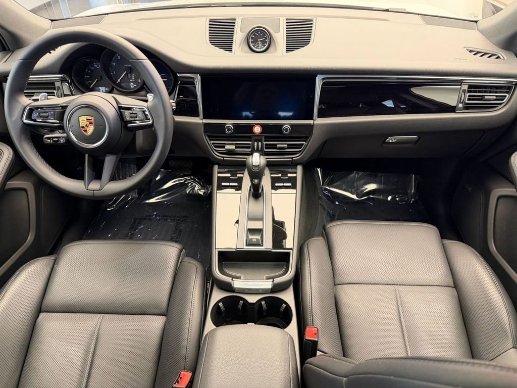 Used 2026 Porsche Macan AWD/4WD image 12