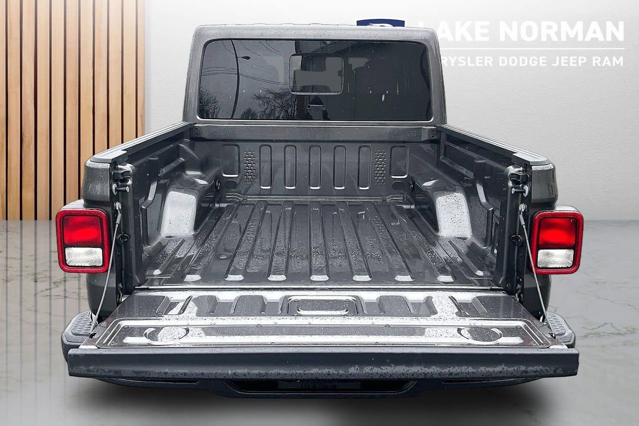 New 2025 Jeep Gladiator Sport image 23