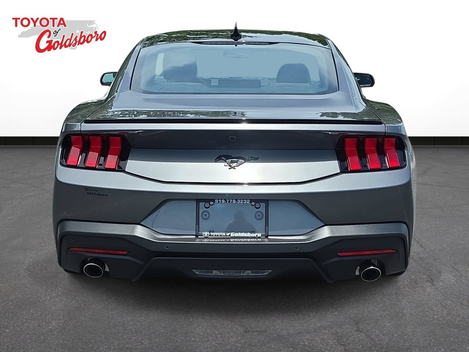 Used 2025 Ford Mustang Coupe RWD image 6