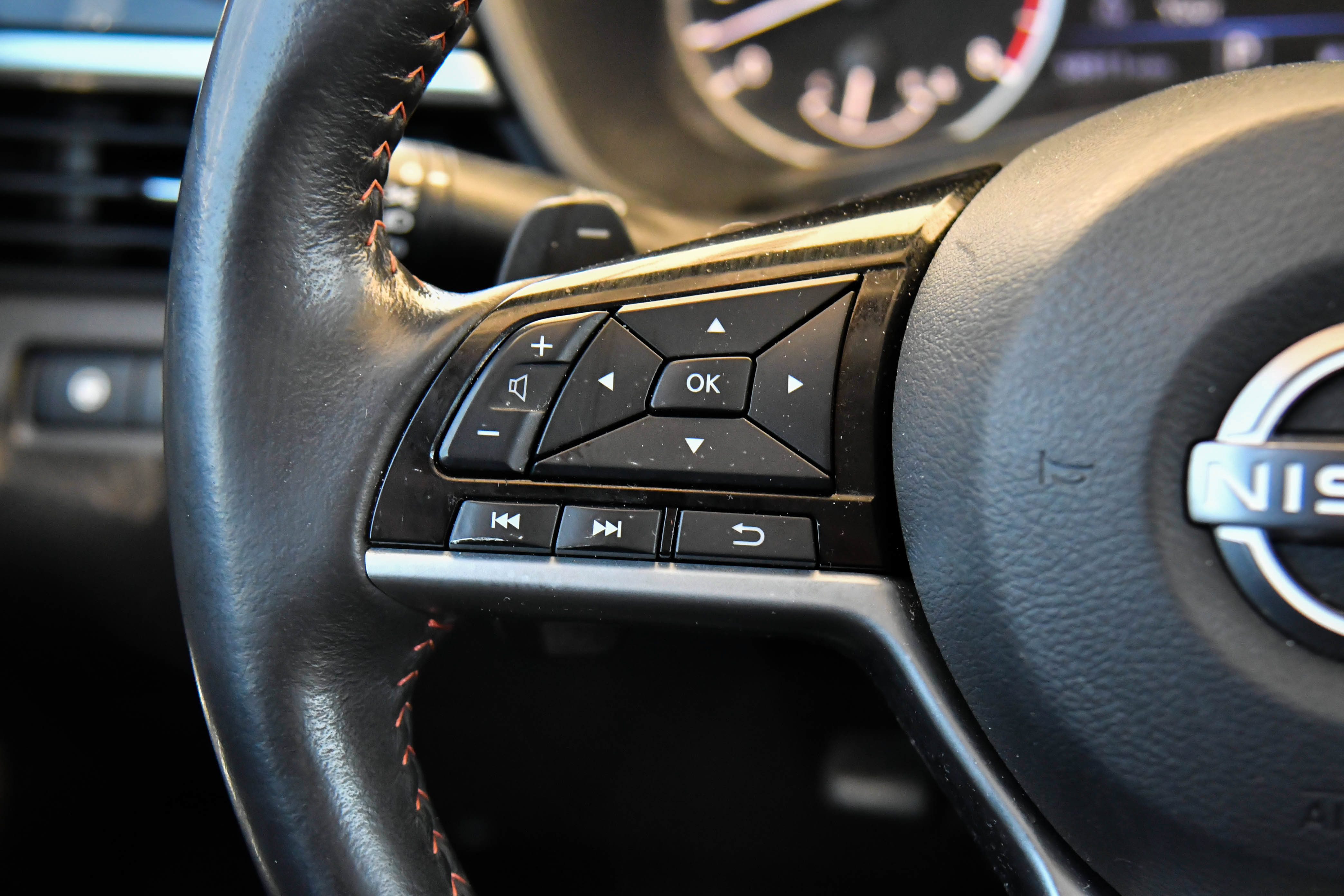Used 2023 Nissan Altima 2.0 SR FWD image 38