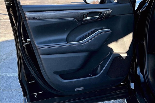 Used 2021 Toyota Highlander Limited image 20