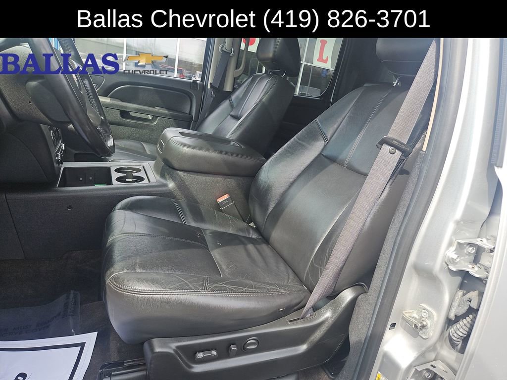 Used 2010 Chevrolet Avalanche LT w/ Luxury Package AWD/4WD image 19