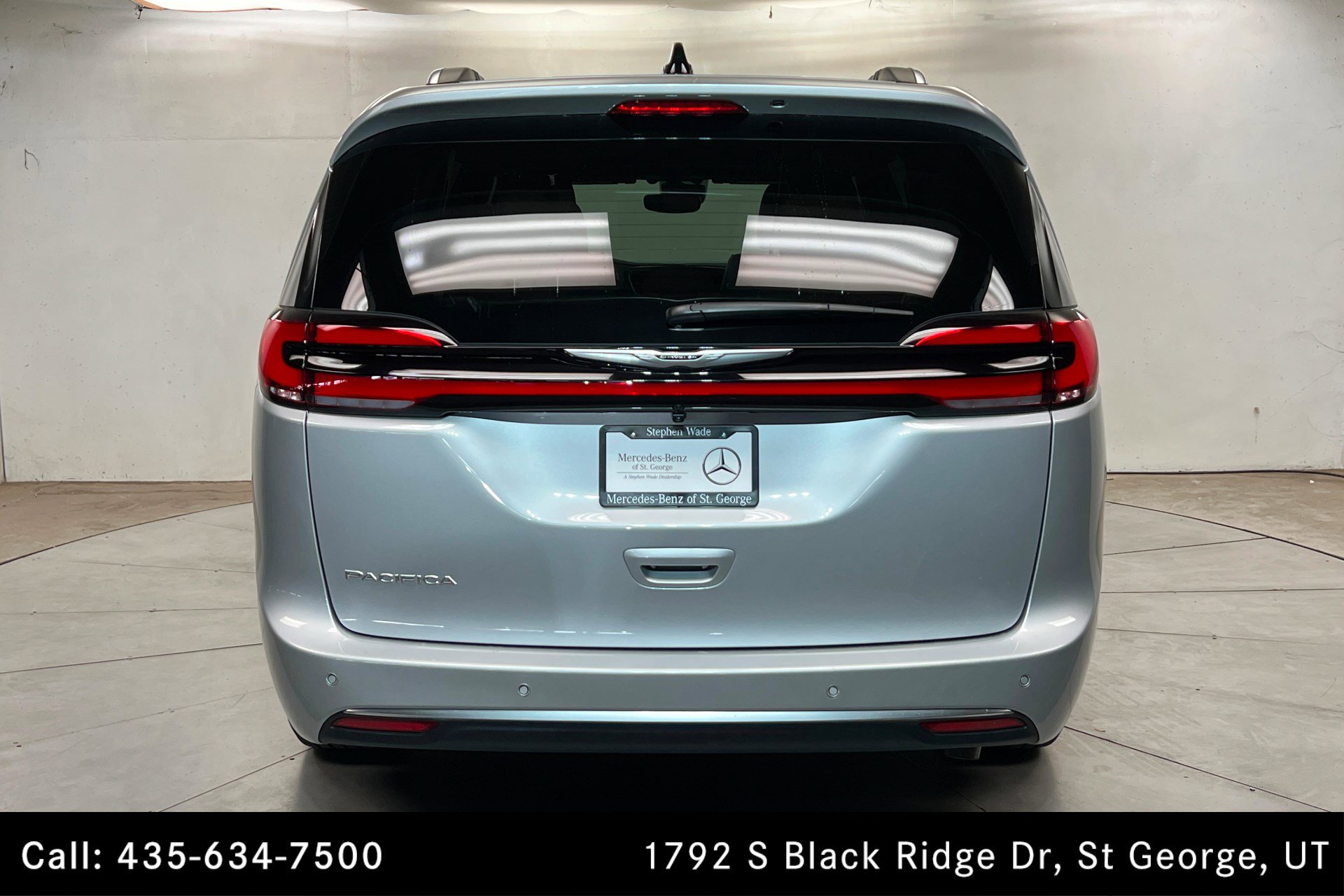 Used 2026 Chrysler Pacifica Pinnacle FWD image 4