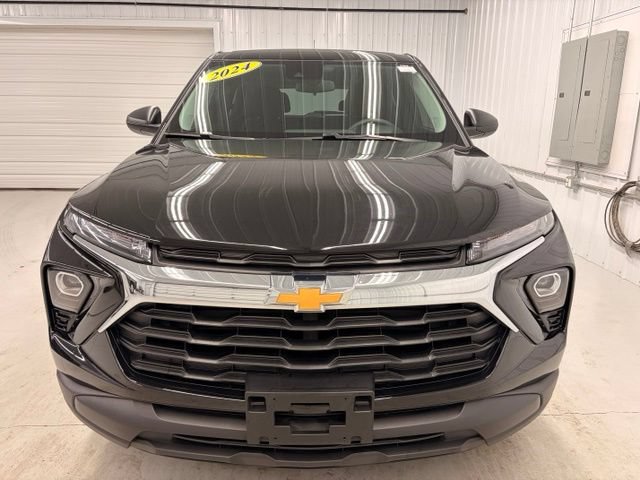 Used 2024 Chevrolet TrailBlazer LS w/ LS Convenience Package AWD/4WD image 2