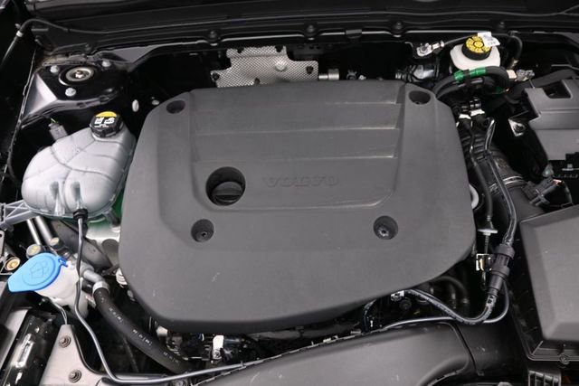 Used 2025 Volvo XC40 B5 Plus AWD/4WD image 36