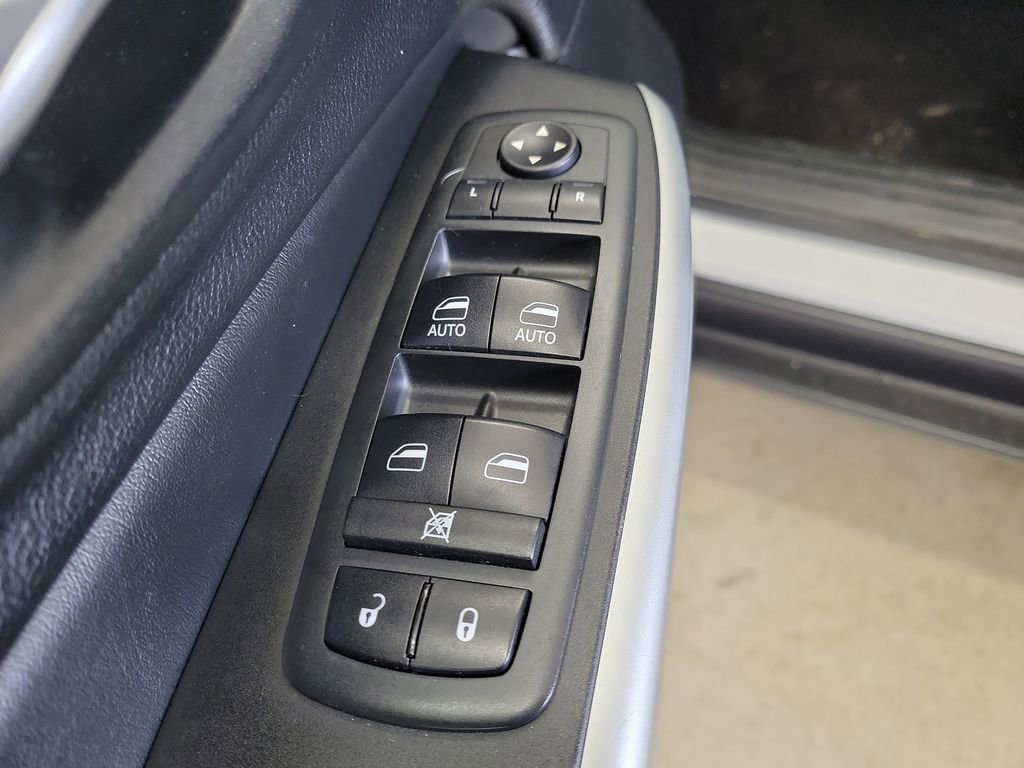 Used 2017 Jeep Cherokee Trailhawk image 22