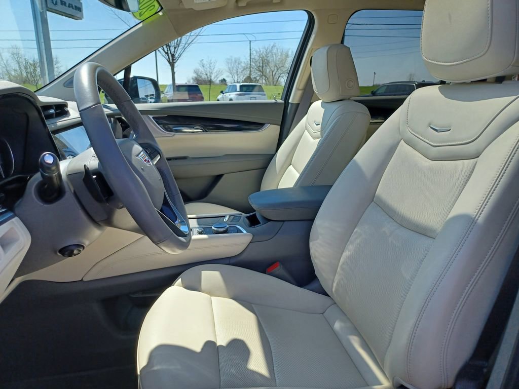 Used 2025 Cadillac XT6 Premium Luxury w/ LPO, Floor Liner Package AWD/4WD image 12