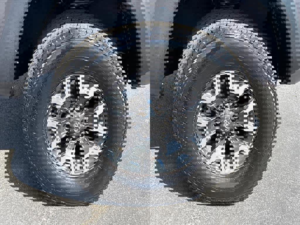 Used 2018 Toyota Tacoma TRD Off-Road image 32