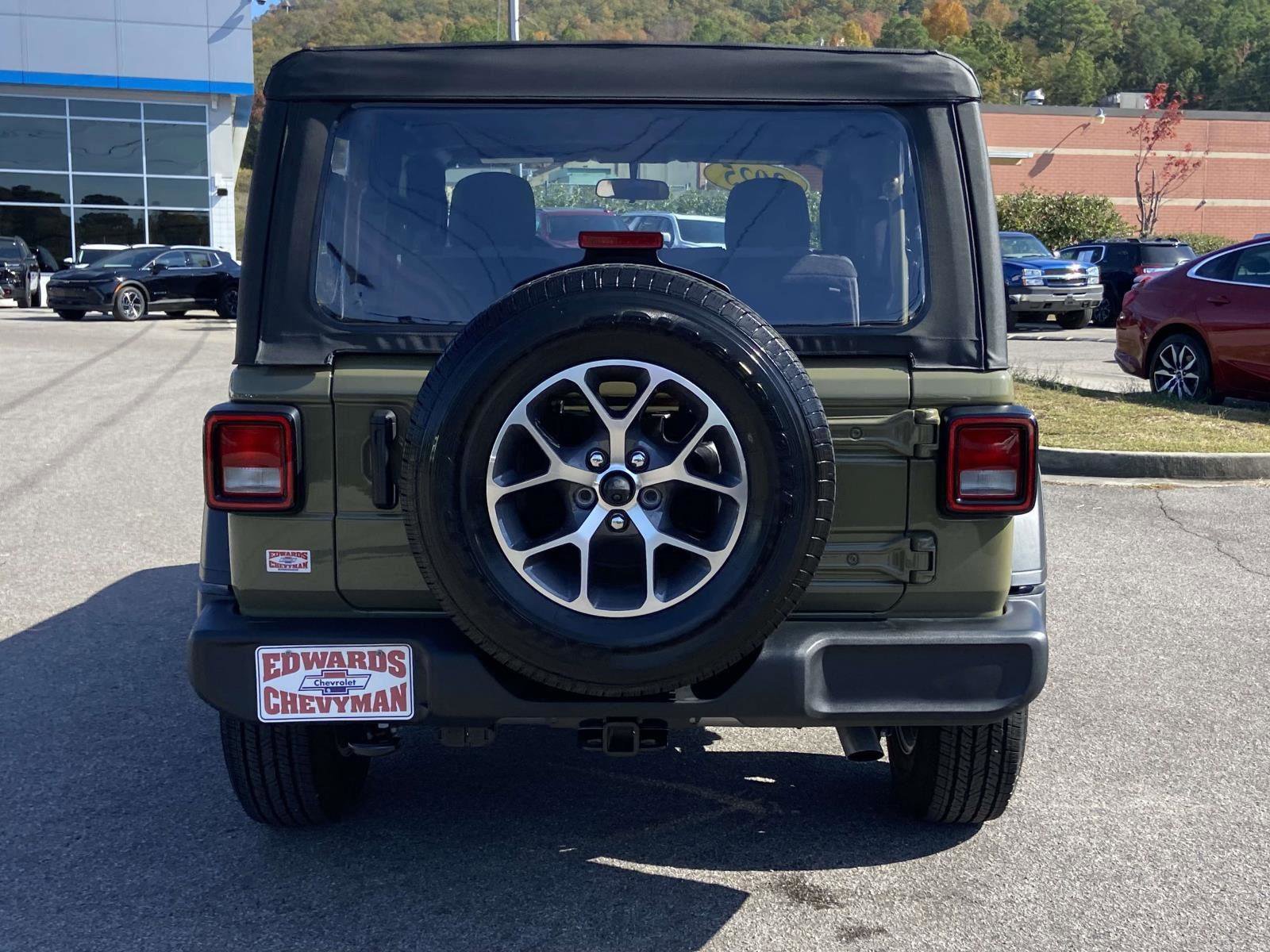 Used 2025 Jeep Wrangler Sport image 22