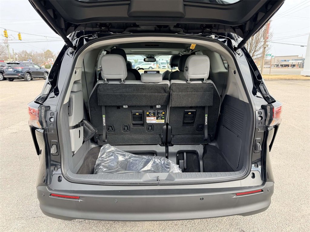 Certified 2024 Toyota Sienna XLE image 14