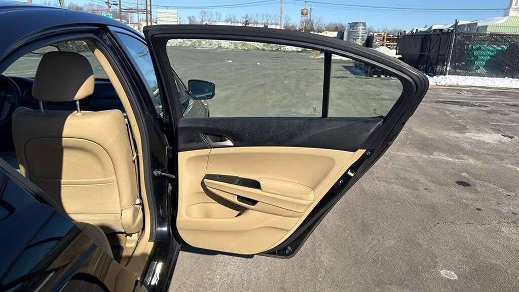 Used 2011 Honda Accord SE image 23