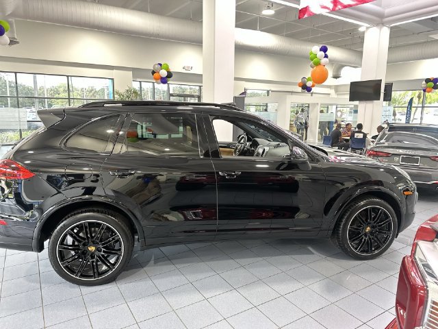 Used 2018 Porsche Cayenne Platinum Edition AWD/4WD image 14