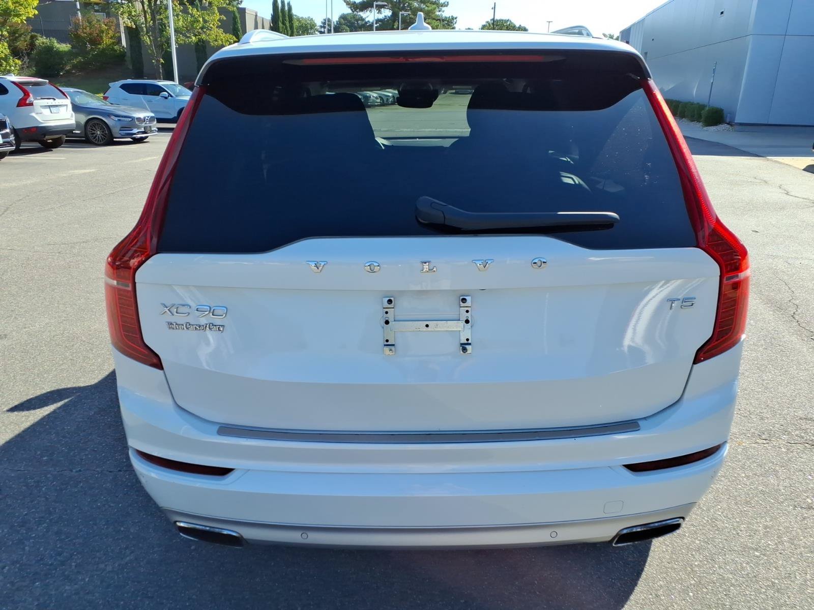 Used 2020 Volvo XC90 T5 Momentum w/ Protection Package Premier FWD image 4