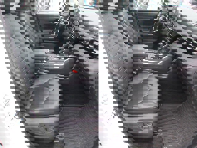 Used 2021 Toyota Highlander XLE image 16