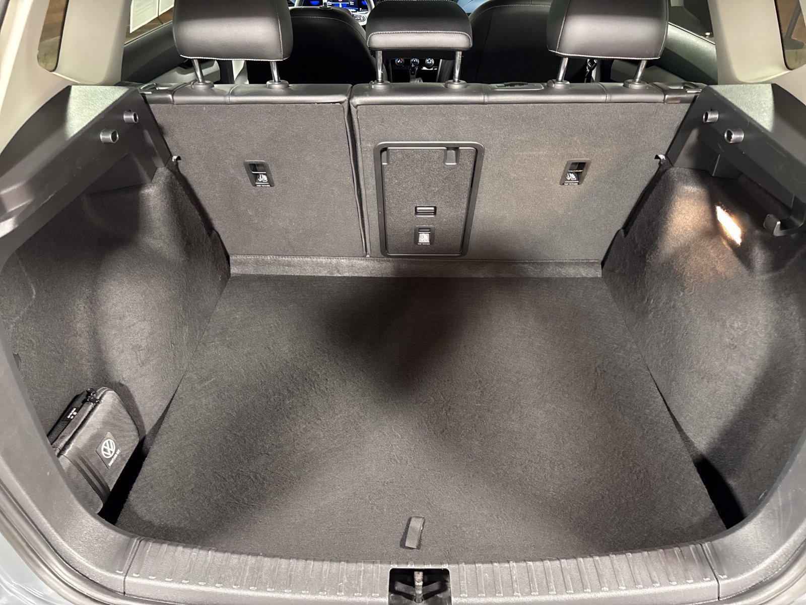 Used 2023 Volkswagen Taos SE w/ Panoramic Sunroof Package AWD/4WD image 24