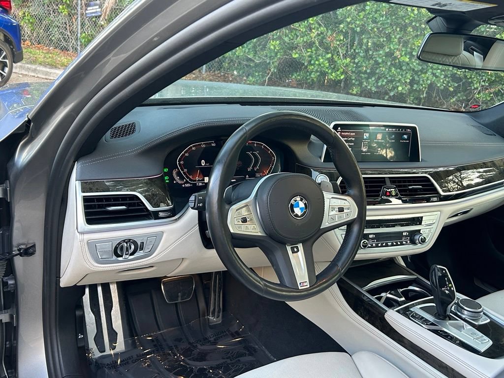 Used 2022 BMW 740i w/ M Sport Package RWD image 34
