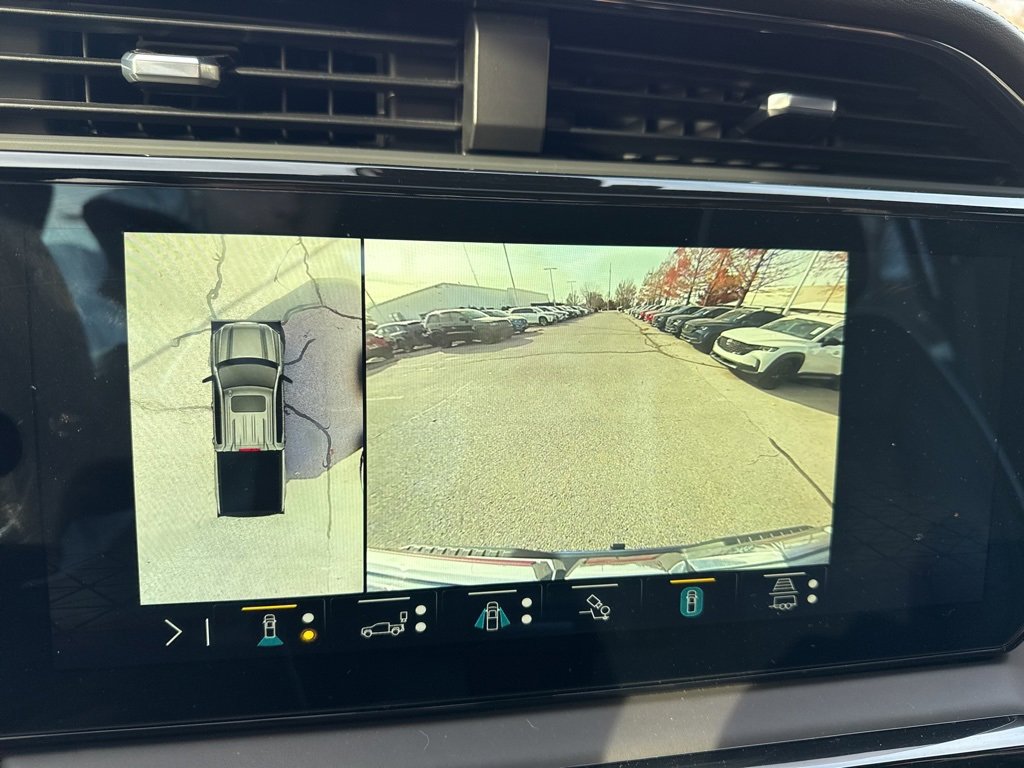 Used 2022 GMC Sierra 1500 AT4X image 2