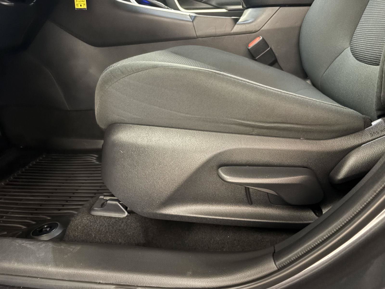 Used 2023 Toyota RAV4 LE AWD/4WD image 12