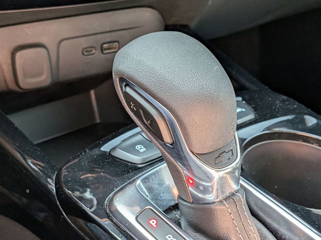 Used 2025 Chevrolet Trax LT w/ LT Convenience Package image 17