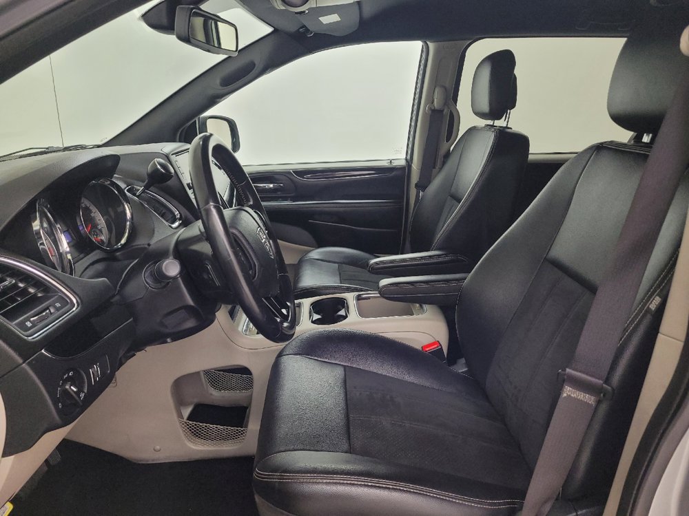 Used 2019 Dodge Grand Caravan SXT FWD image 17