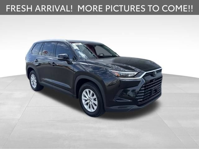 Used 2025 Toyota Grand Highlander AWD image 3