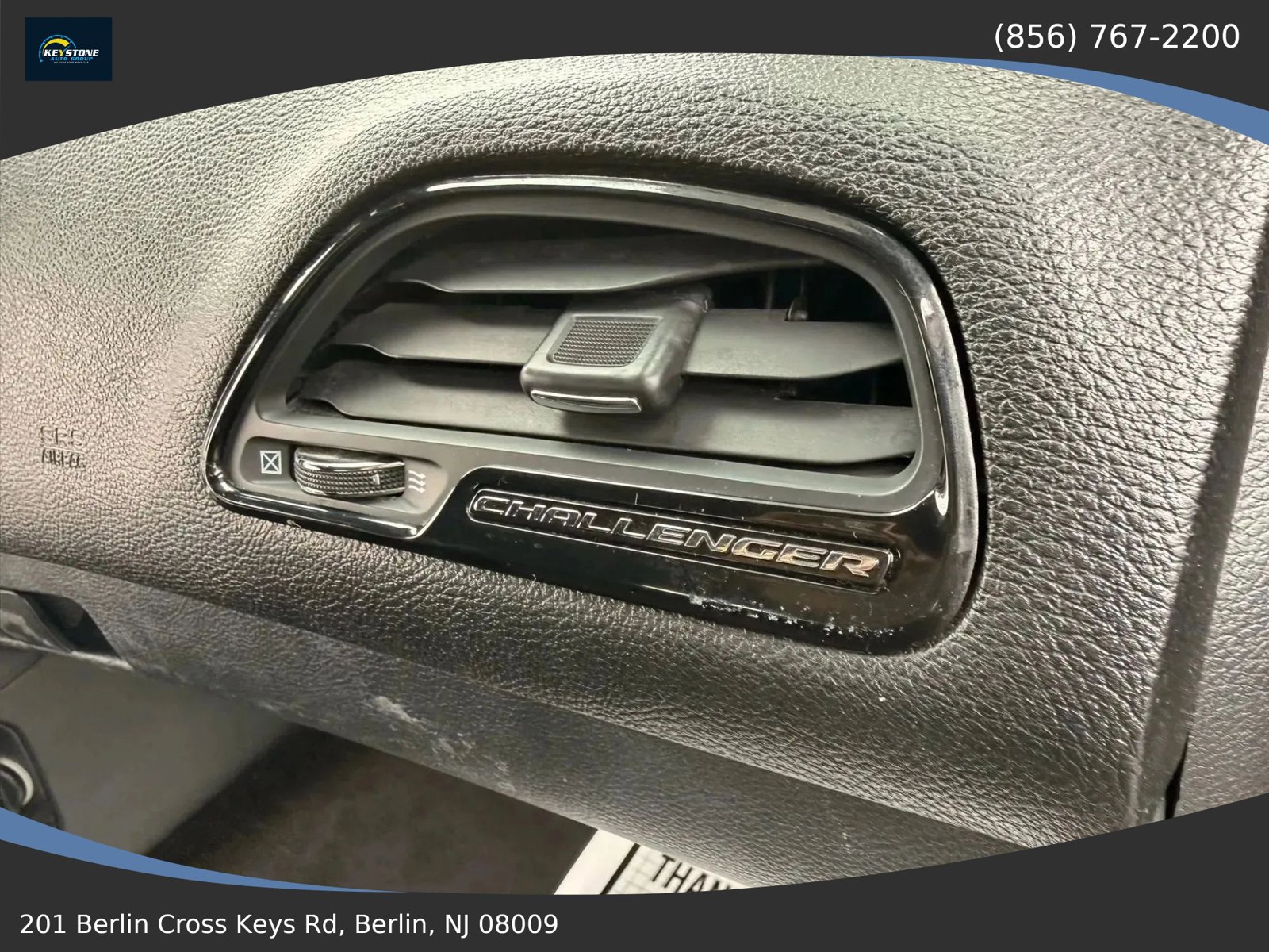 Used 2015 Dodge Challenger SXT RWD image 25