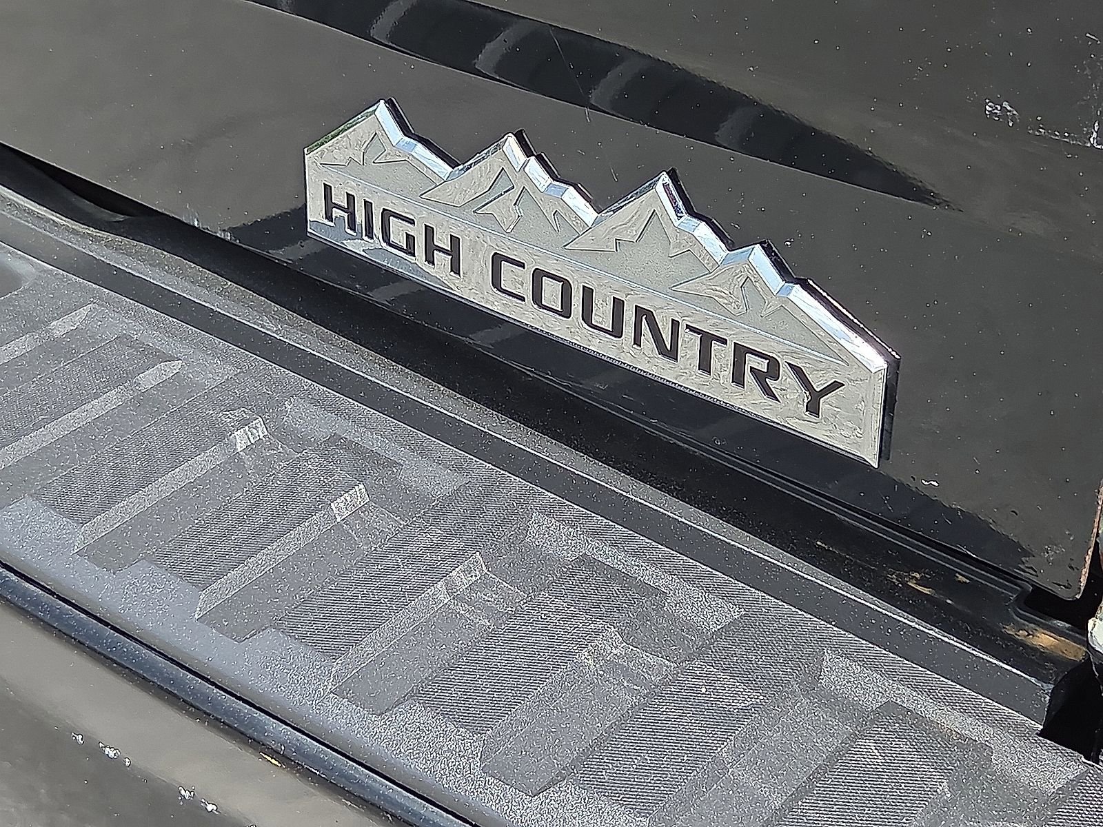 Used 2018 Chevrolet Silverado 2500 High Country w/ Duramax Plus Package AWD/4WD image 8