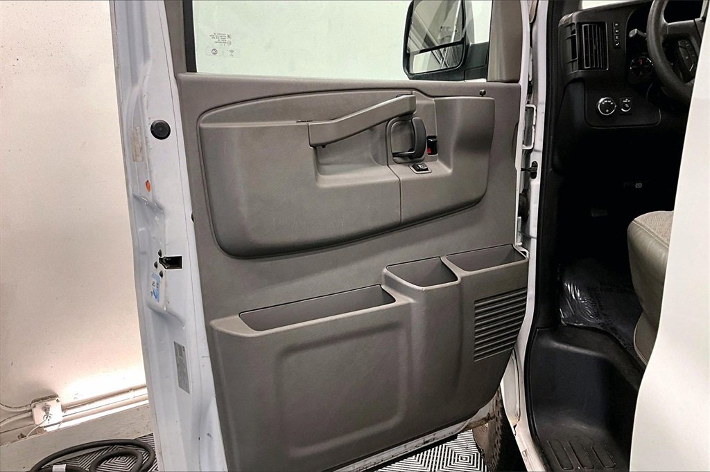 Used 2020 Chevrolet Express 2500 LT w/ LT Preferred Equipment Group image 23