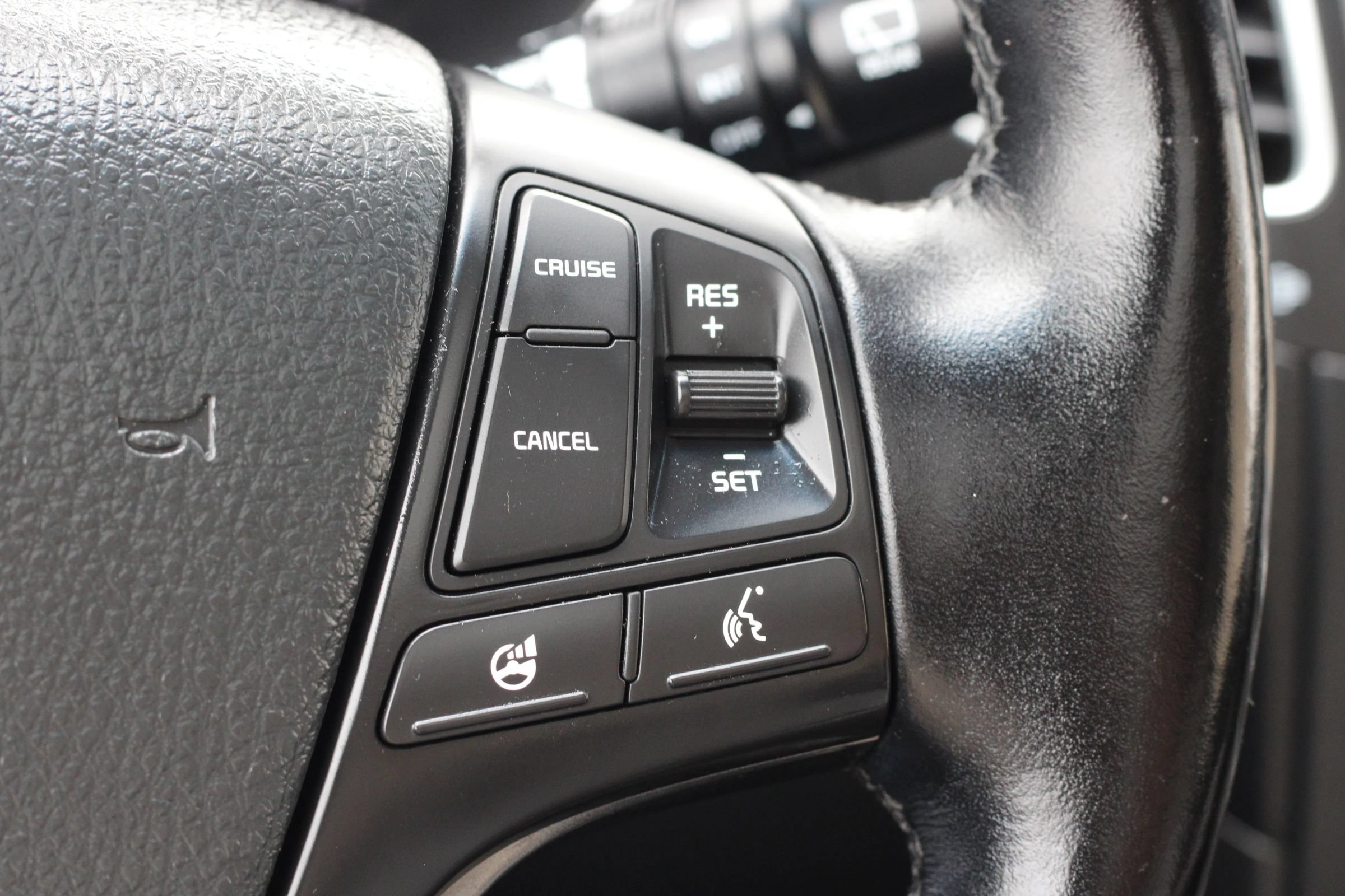 Used 2014 Kia Sorento SX w/ 3rd Row Package AWD/4WD image 17