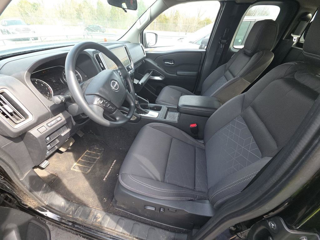 Used 2025 Nissan Frontier SV image 22