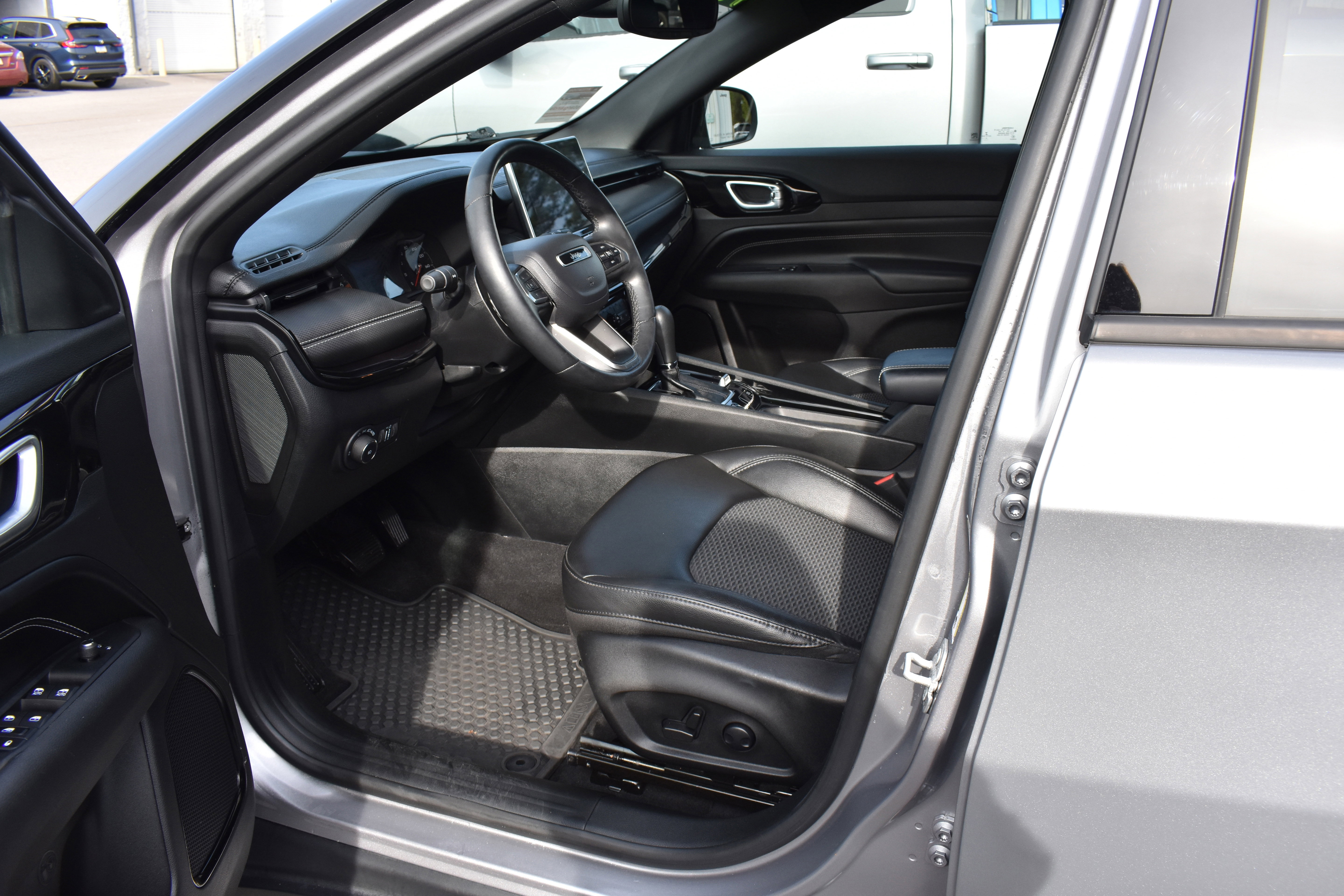 Used 2022 Jeep Compass Altitude w/ Convenience Group image 12