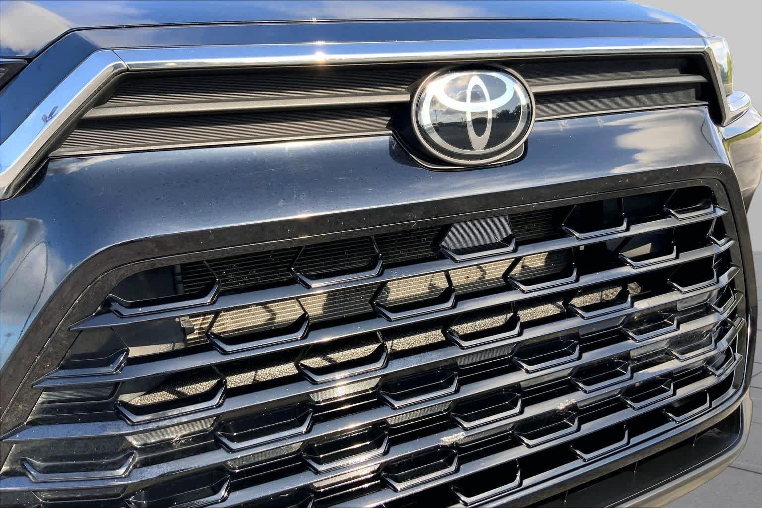 Used 2025 Toyota Grand Highlander AWD image 29