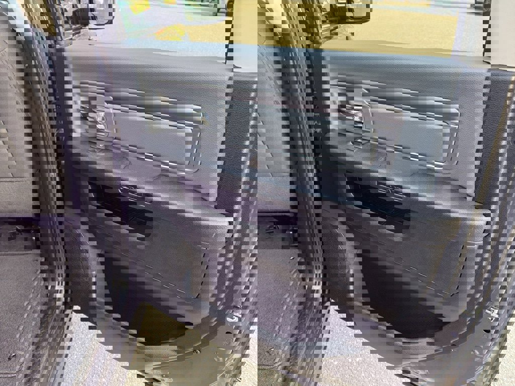 Used 2022 RAM 1500 Classic SLT image 21