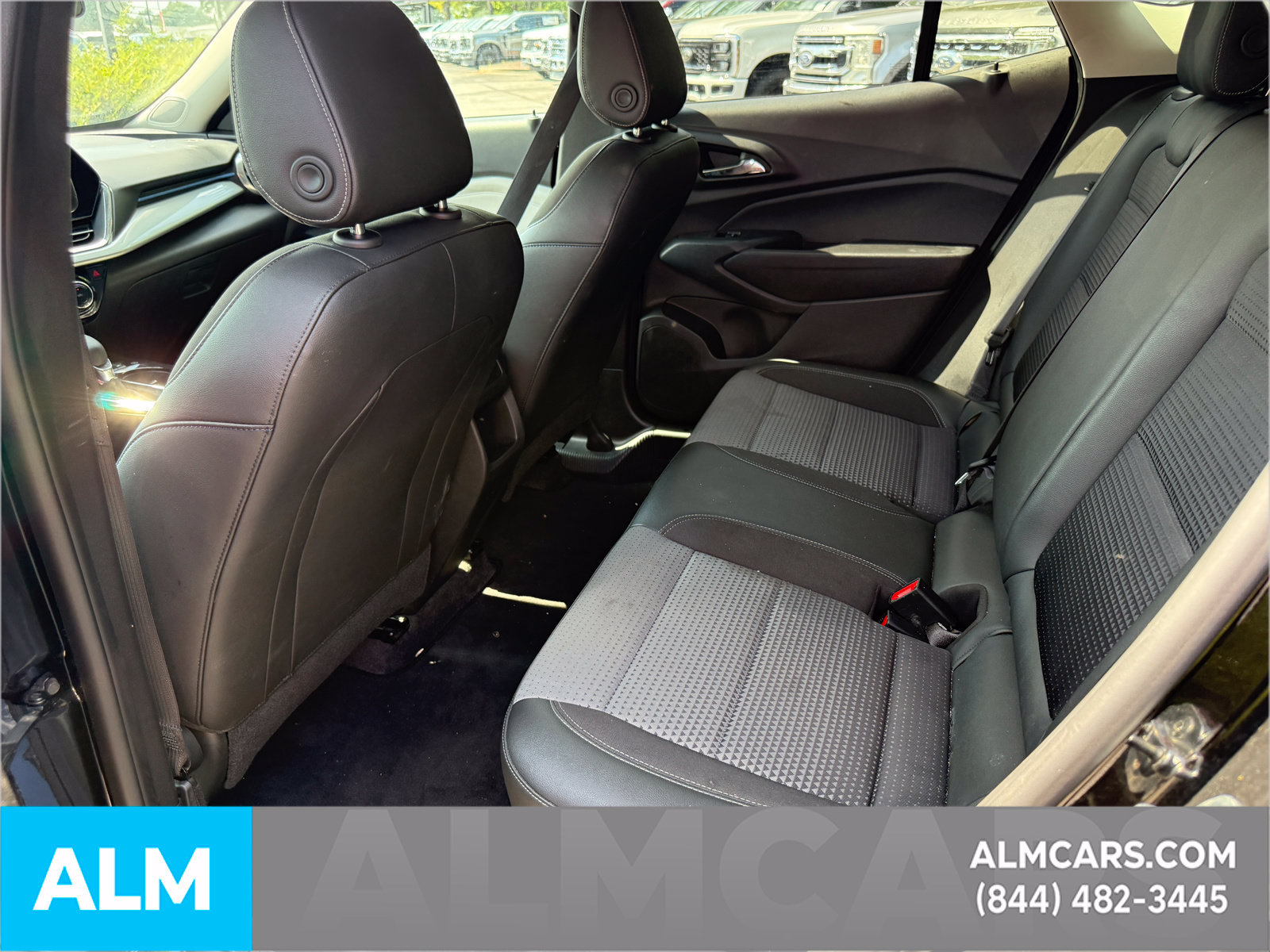 Used 2025 Chevrolet Trax LT FWD image 14