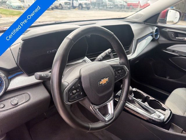 Used 2025 Chevrolet Trax LT w/ LT Convenience Package FWD image 13