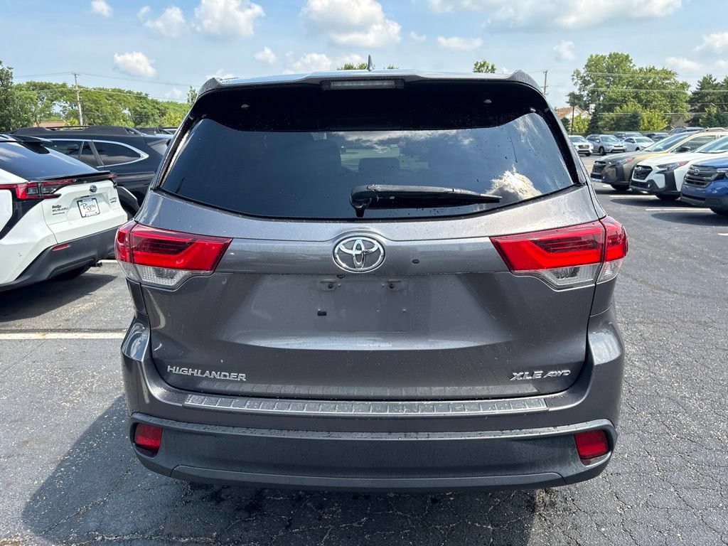 Used 2018 Toyota Highlander XLE AWD/4WD image 4