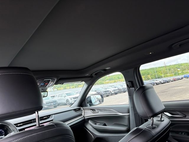 New 2026 Jeep Grand Cherokee L Limited AWD/4WD image 9