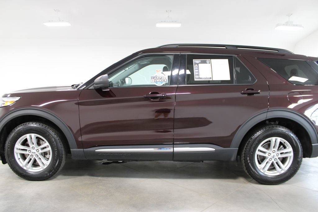 Used 2023 Ford Explorer XLT w/ Equipment Group 202A AWD/4WD image 6