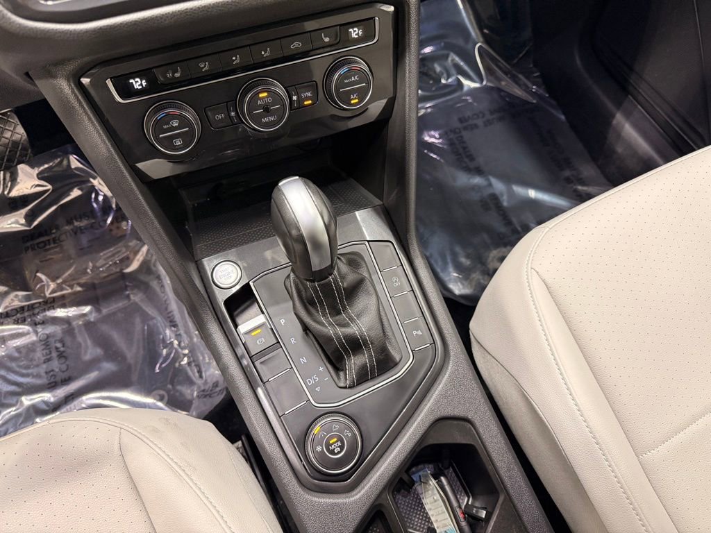 Used 2021 Volkswagen Tiguan SE image 18