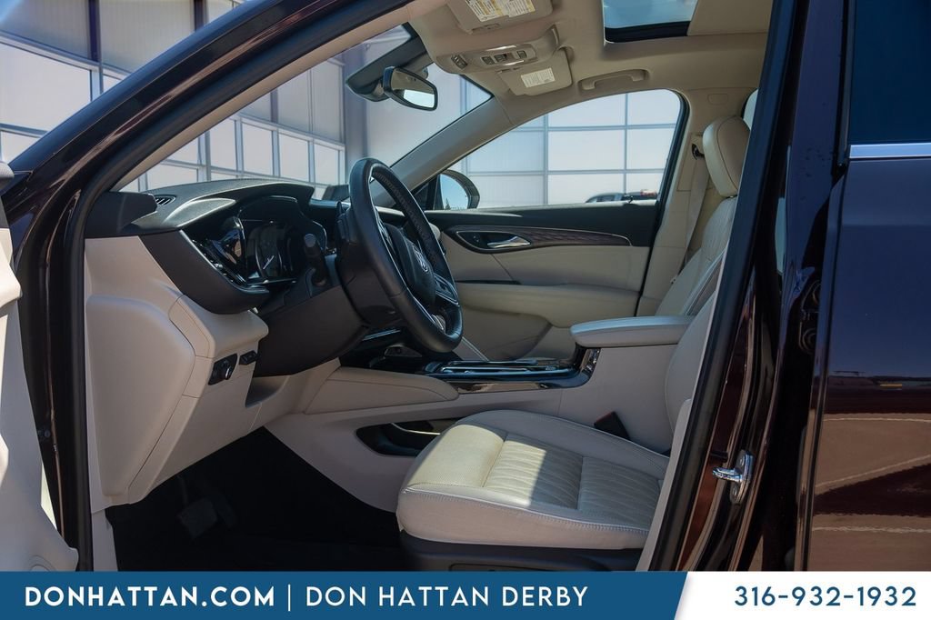 Used 2022 Buick Envision Avenir w/ Premium Seat Package FWD image 3