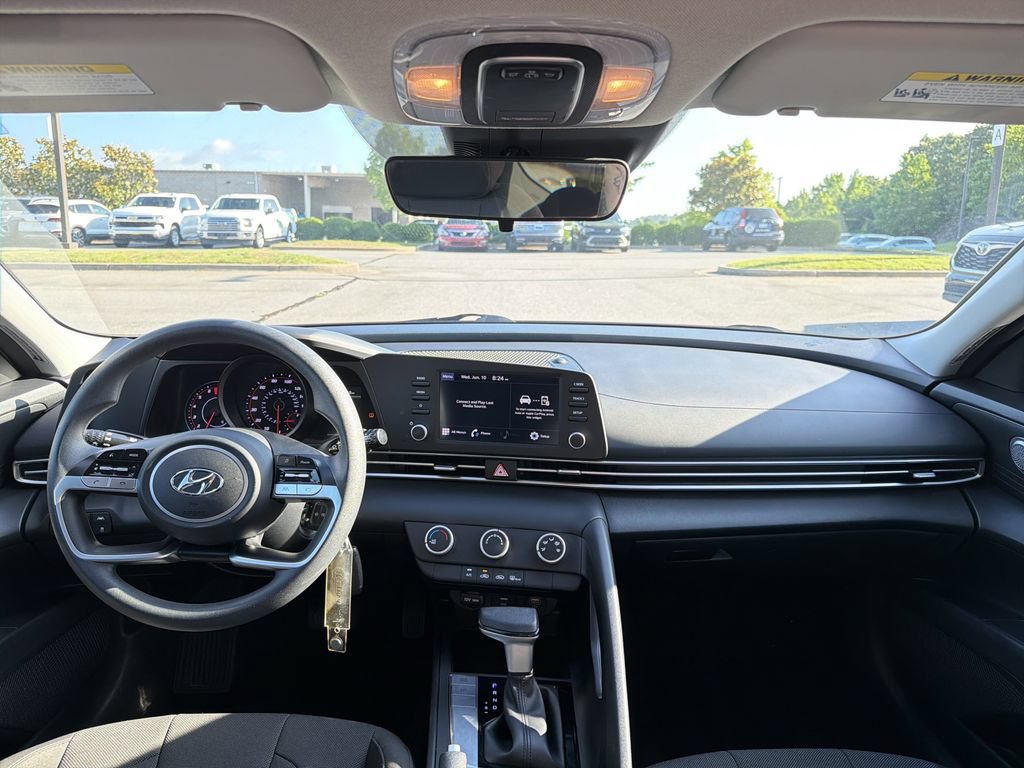 Used 2023 Hyundai Elantra SE FWD image 18