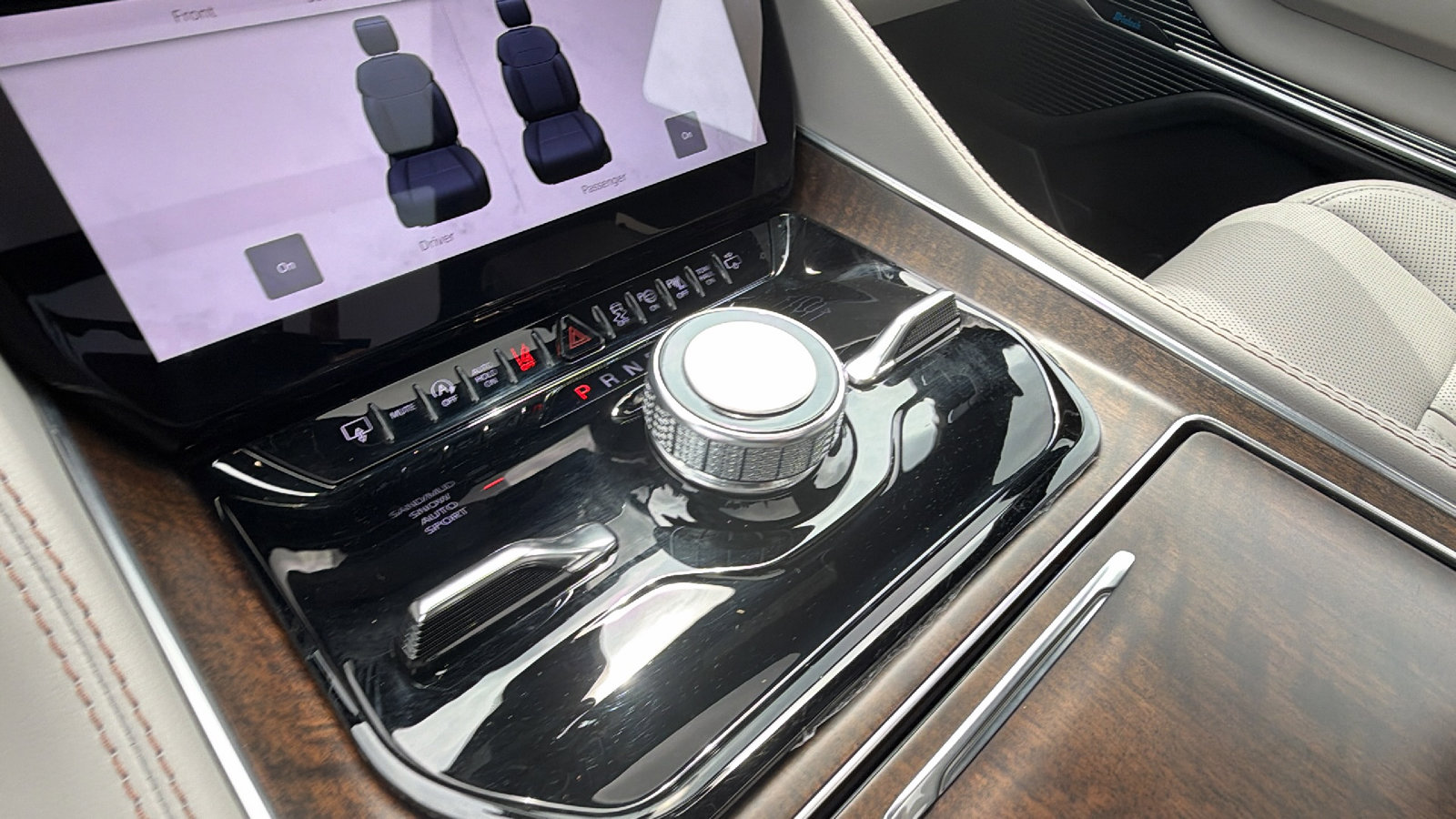 Used 2025 Jeep Grand Wagoneer 4WD image 32