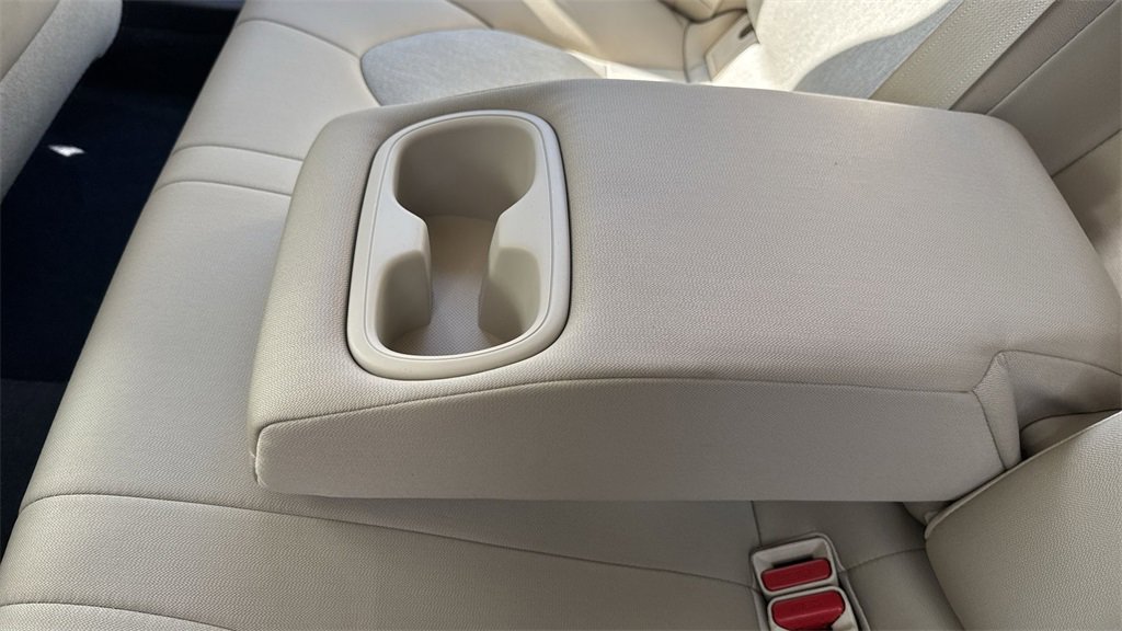 Used 2018 Toyota Camry LE image 39