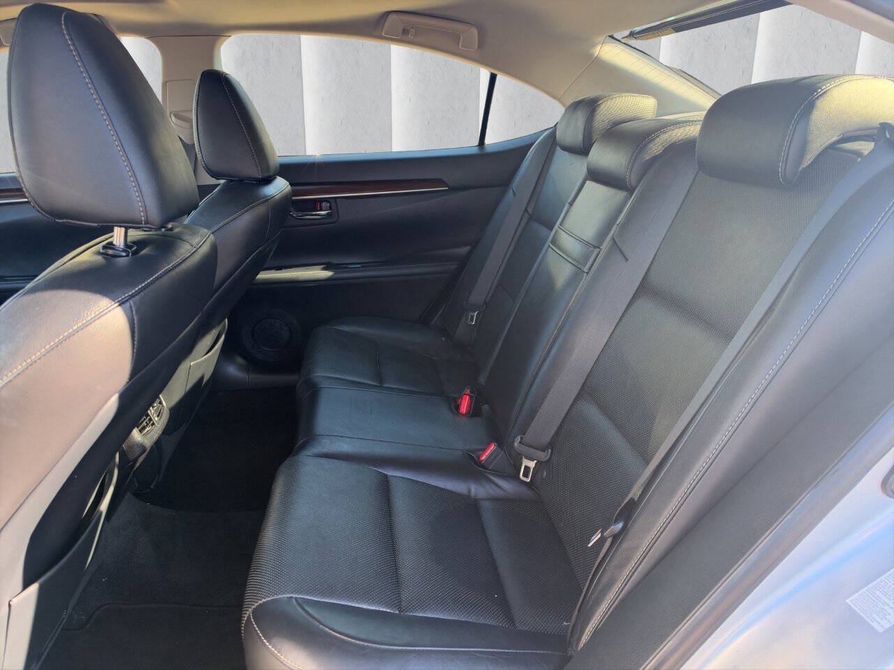 Used 2014 Lexus ES 350 w/ Luxury Package FWD image 13