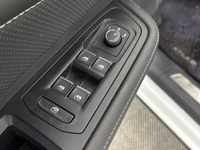 Used 2025 Volkswagen Atlas SEL image 16