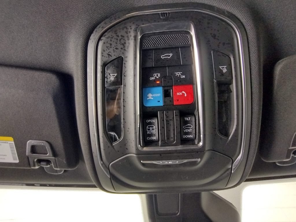 Used 2023 Jeep Grand Cherokee Altitude AWD/4WD image 33