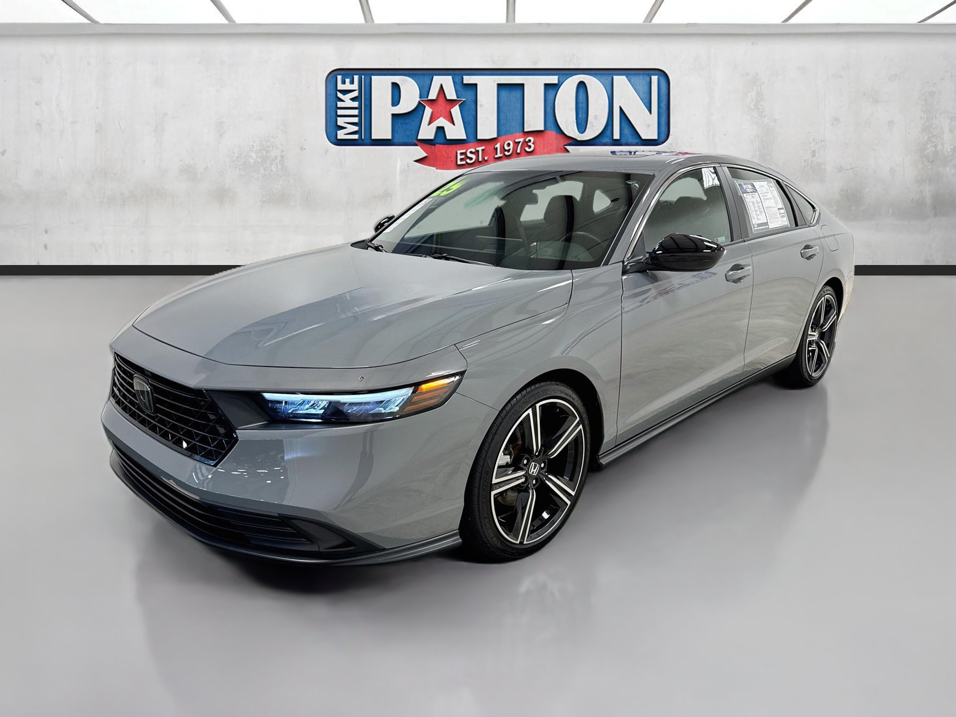 Used 2025 Honda Accord Sport image 3