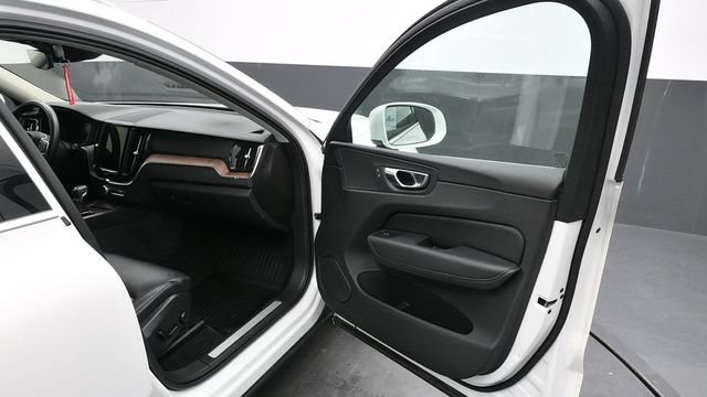 Used 2021 Volvo XC60 T6 Momentum AWD/4WD image 13