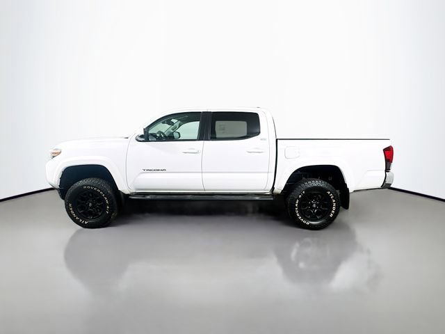 Used 2019 Toyota Tacoma SR5 w/ Four Season Floor Mat Package AWD/4WD image 3