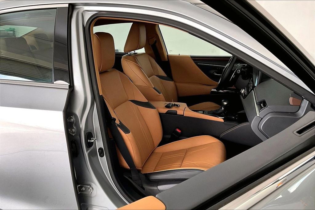 Used 2024 Lexus ES 350 Ultra Luxury image 10